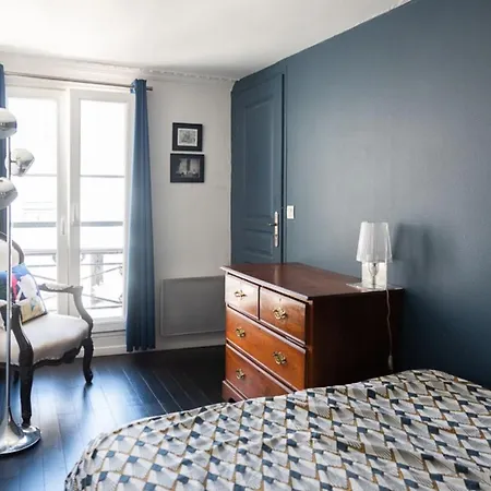 Bright 44m Near Canal Saint-martin Apartment